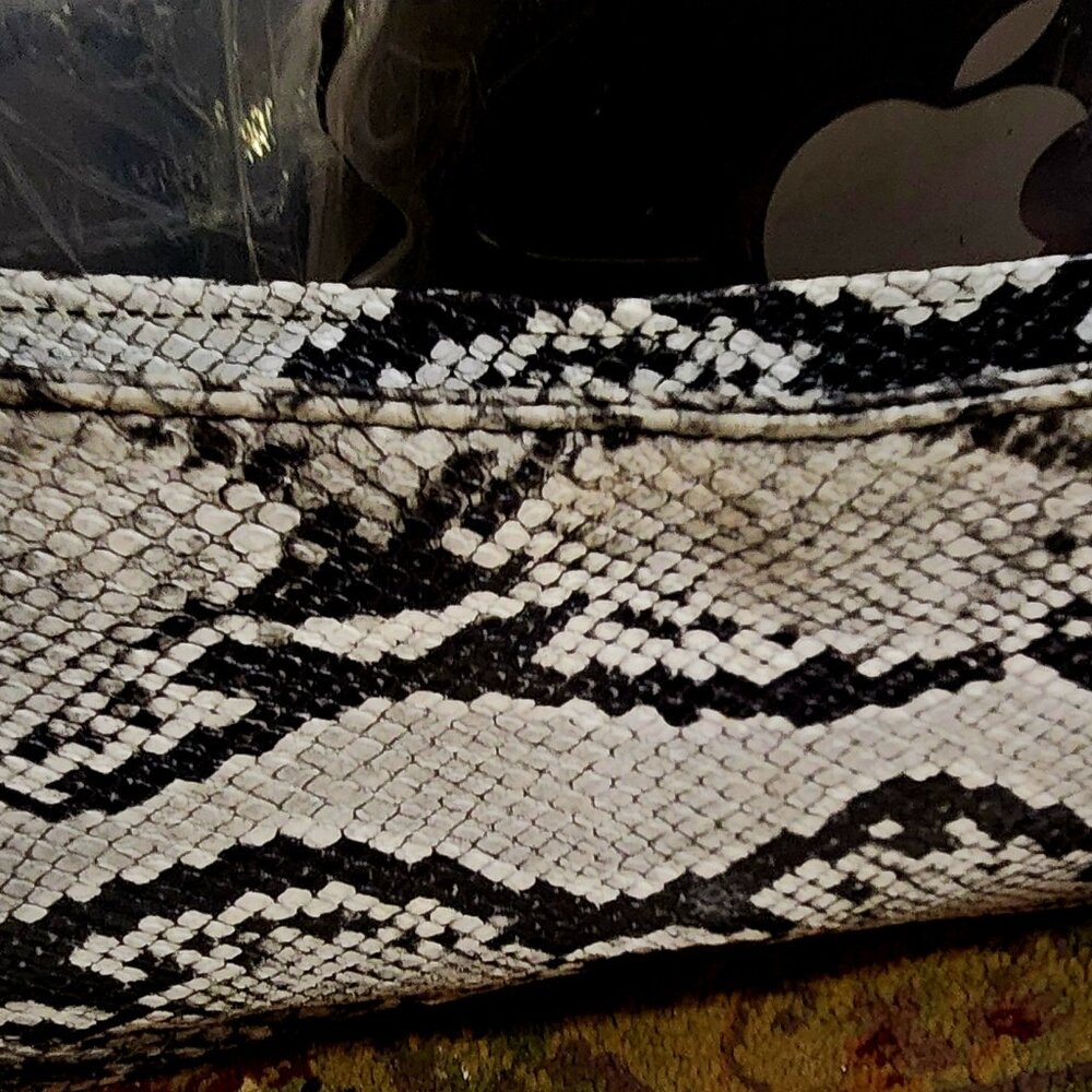 Handbag - Picture 2 of 3